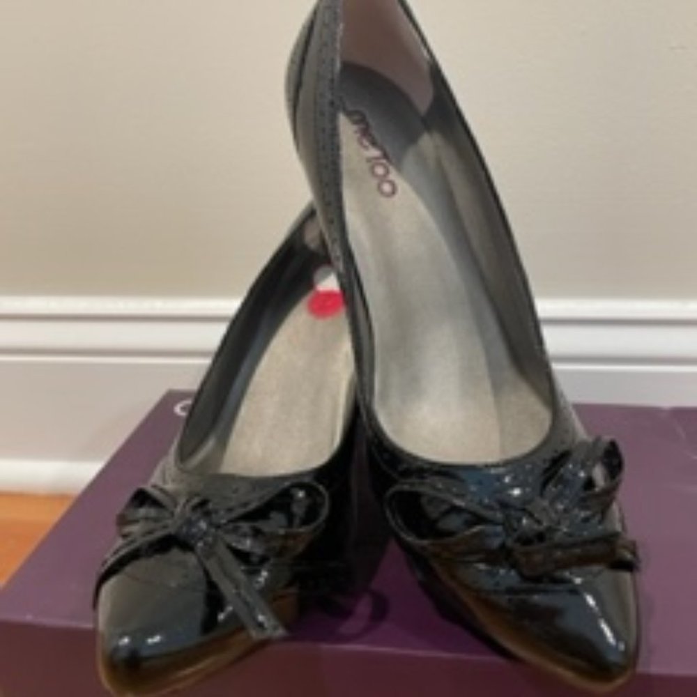 Black Patent Leather Pumps, size 9, New In Box